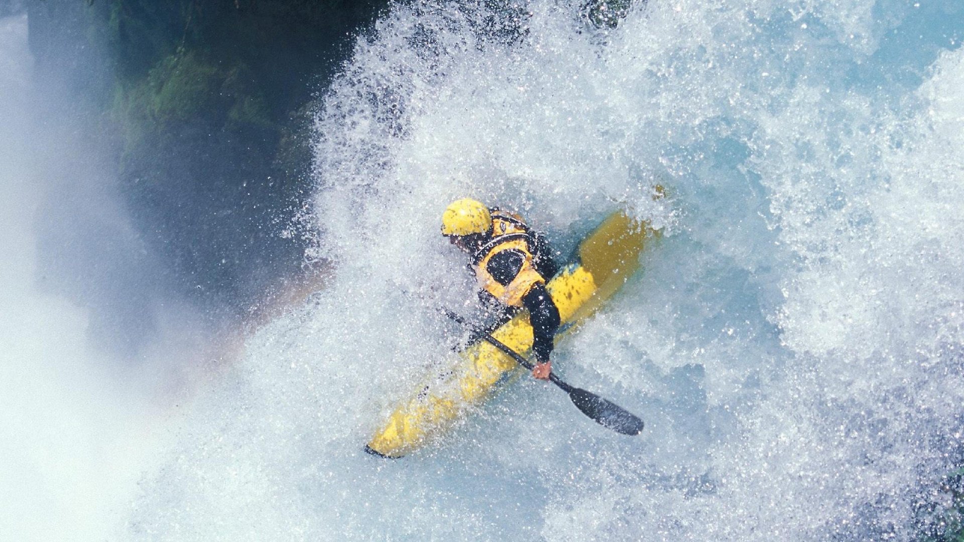 纳达尔关键破发点制胜 挺进法网半决赛：28圈足球