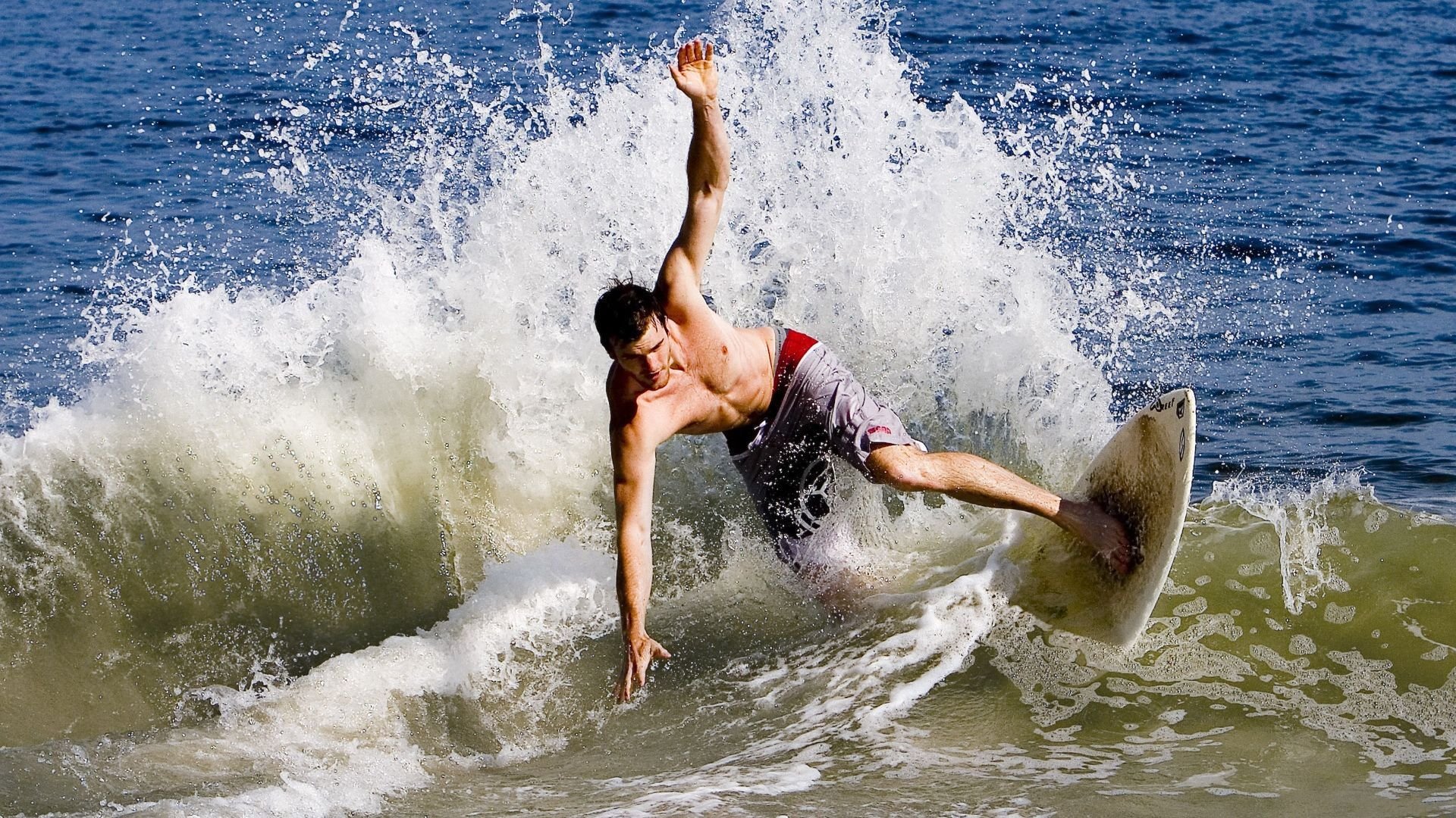 法国名将拉维勒涅刷新撑杆跳赛季最佳 巴黎奥运会备战进入冲刺阶段