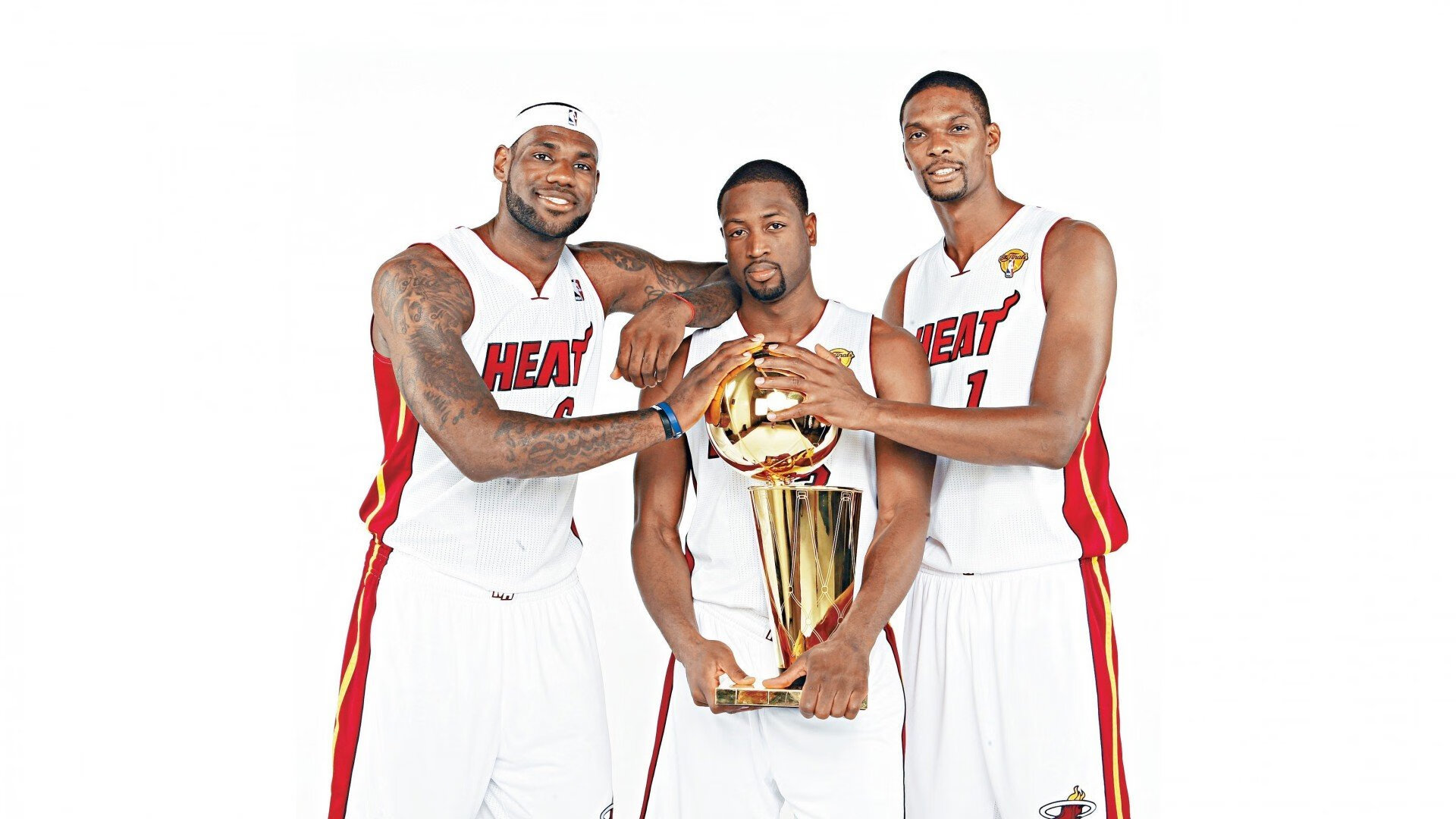 库里狂飙12记三分球，勇士主场大胜湖人